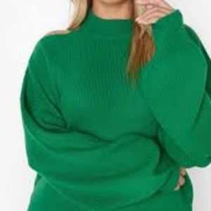 NWT Boohoo Dark green plus size cut out shoulder knitted Sweater